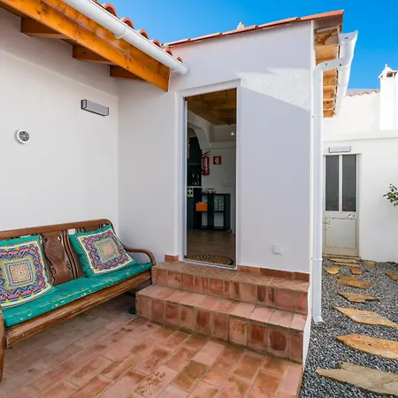 A Charming Village Retreat Casa Kaz *