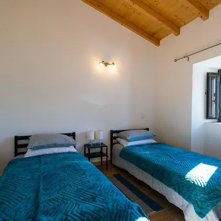 A Charming Village Retreat Casa Kaz Holiday home Budens